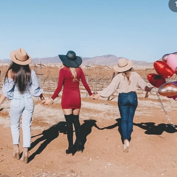 Forever 21 sheer long sleeve print top. Size Small - Picture 6 of 7